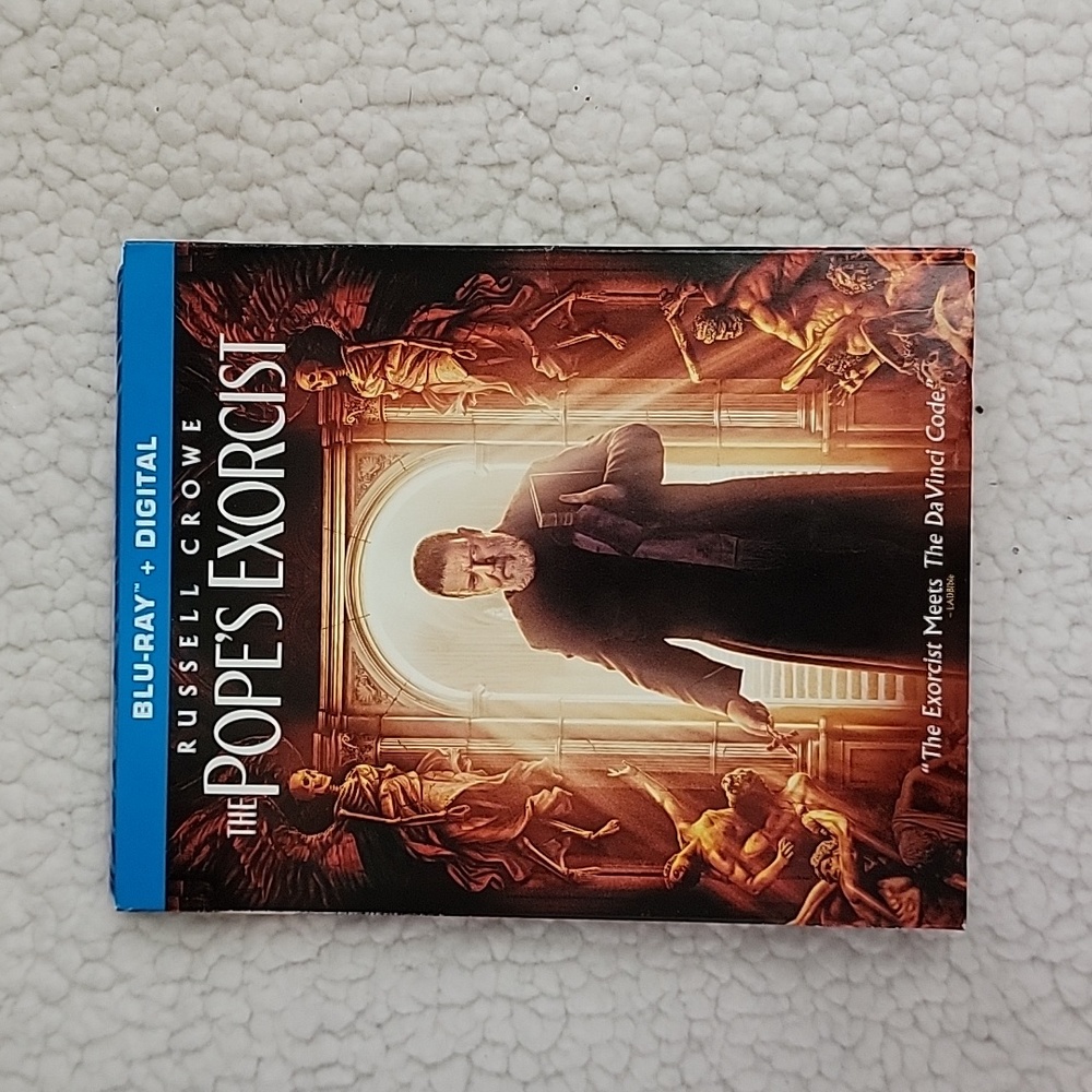 The Pope's Expcorcist NWT blu-ray movie